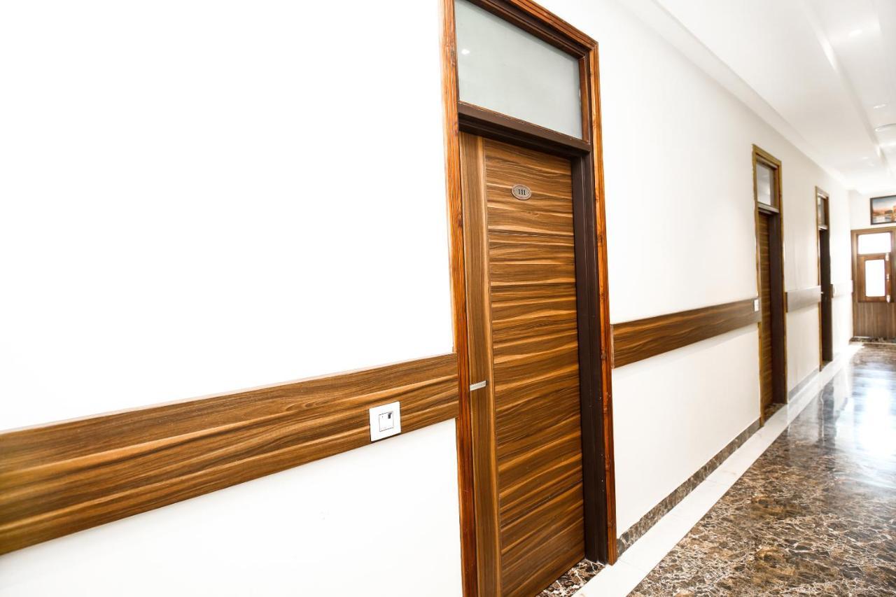 Hotel Woodcrest Zirakpur Chandigarh - Luxury Rooms Buitenkant foto